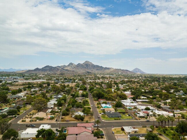 Building Photo - 510 E Belmont Ave