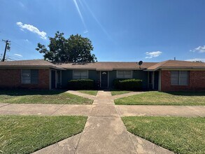 Building Photo - Duplex *LEASING SPECIAL AVAILABLE*
