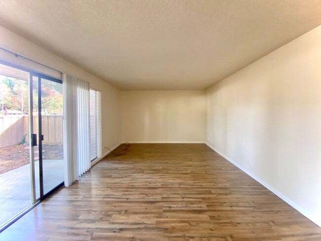 Building Photo - Beautiful condo in Parkmont - Fremont!