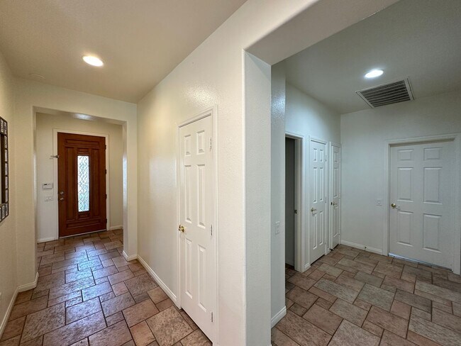 Building Photo - Echo Ridge At The Ridges In Summerlin-Unit 1