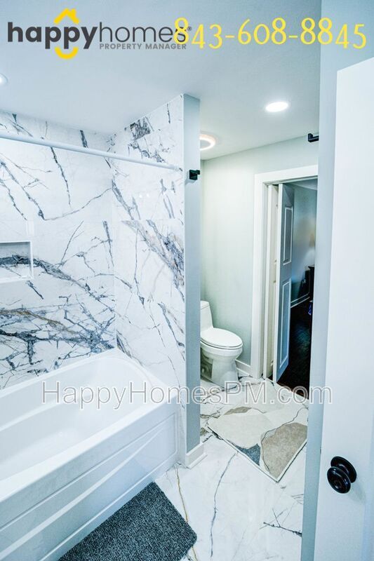 Building Photo - 2011 N Hwy 17