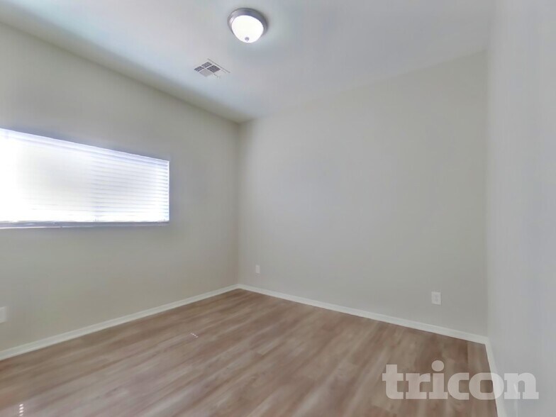 Building Photo - 15441 W Cameron Dr