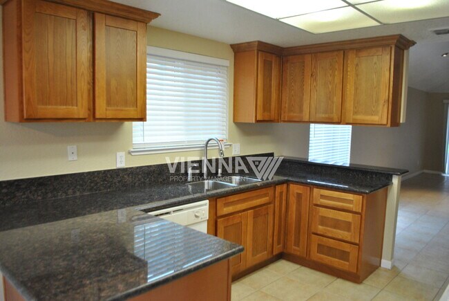 Building Photo - 4073 N Country Dr