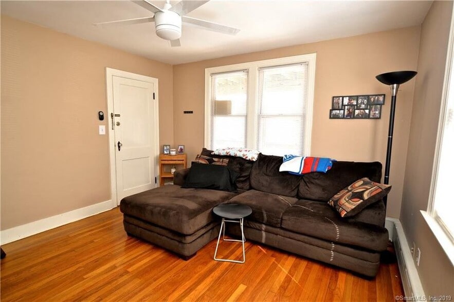 Building Photo - 85 Kneen St