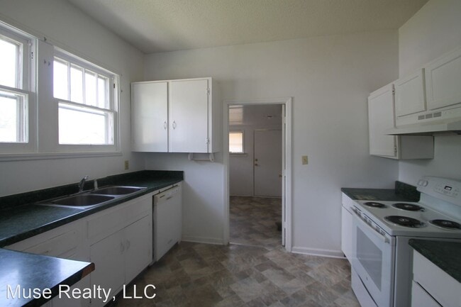 Building Photo - 2 br, 2 bath House - 556 Flint Street
