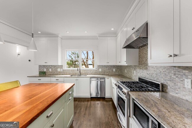 Building Photo - 546 Candler Park Dr NE