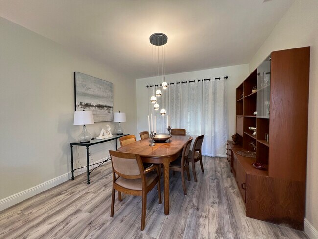 Building Photo - 5878 Tidewater Dr