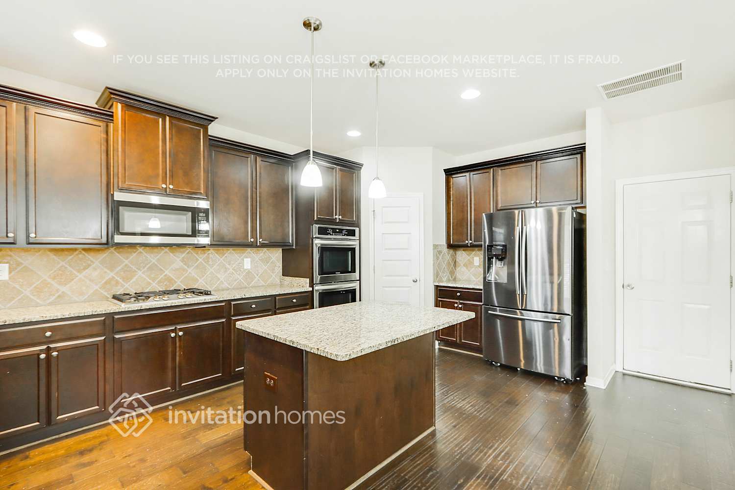 Building Photo - 3329 Alhambra Cir