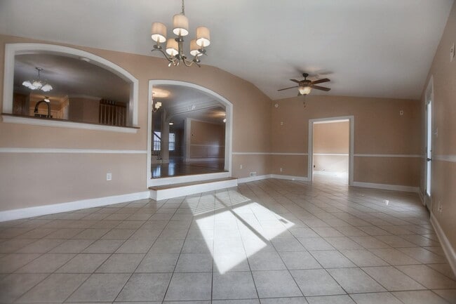 Building Photo - Pet Friendly Three Bedroom with Bonus!