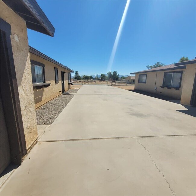 Building Photo - 15430 Straight Arrow Rd