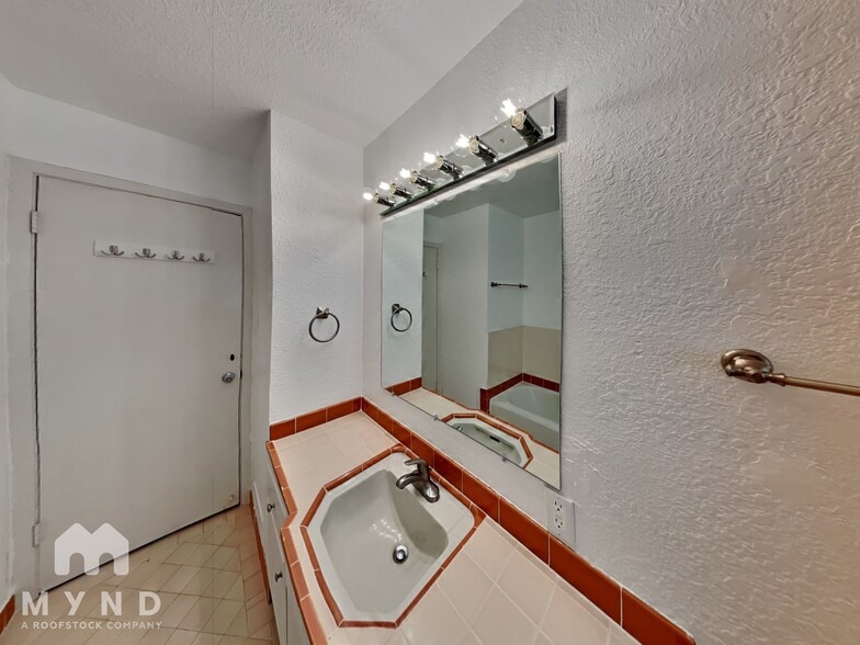 Building Photo - 4626 Geranium Pl