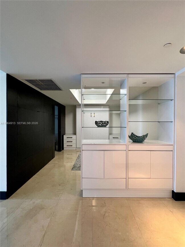 Building Photo - 465 Brickell Ave