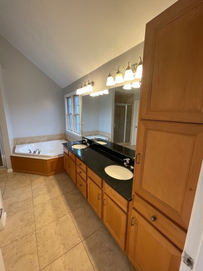 Building Photo - Beautiful custom built 5 bed 4 bath home with finished basement ready for you to move-in!