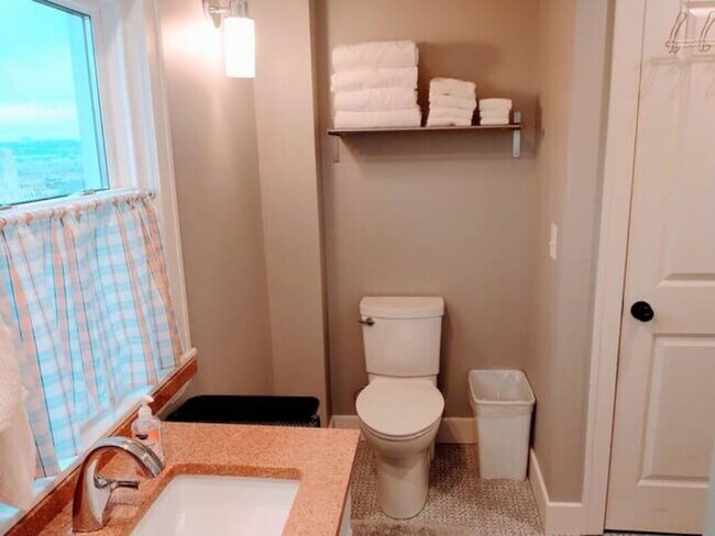 Building Photo - 410 Sandusky Ave