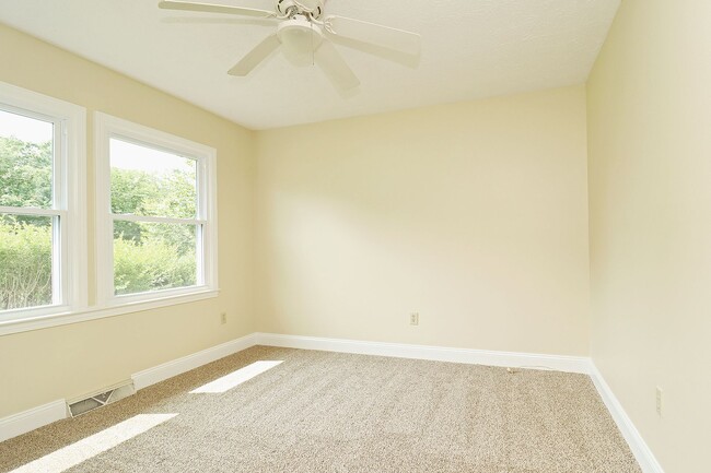 Building Photo - 10 Acre Scottsville Farmette - Bring Your ...