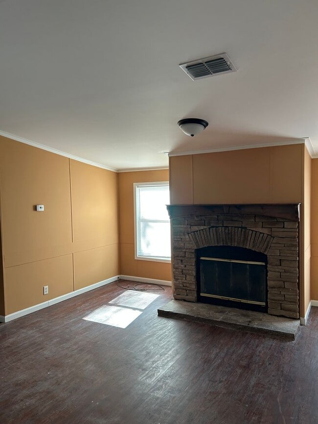 Building Photo - Spacious 4-Bedroom/2-Bath Mobile Home-Great Location!  Minutes to Eglin Air Force Base