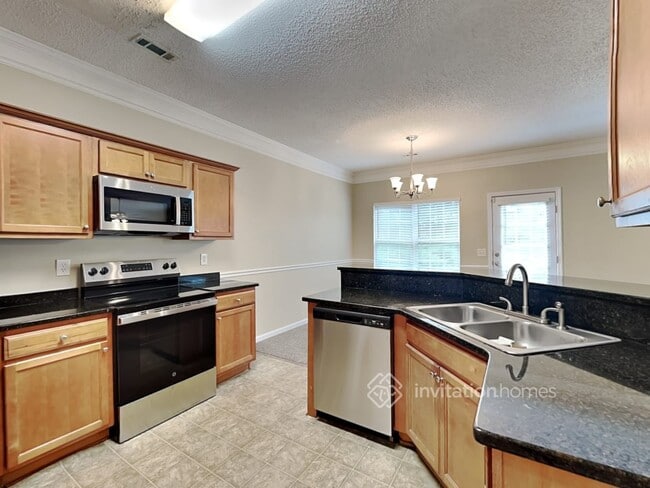 Building Photo - 526 Hansen Dr