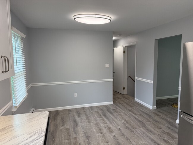 Building Photo - 104 Creekside Dr