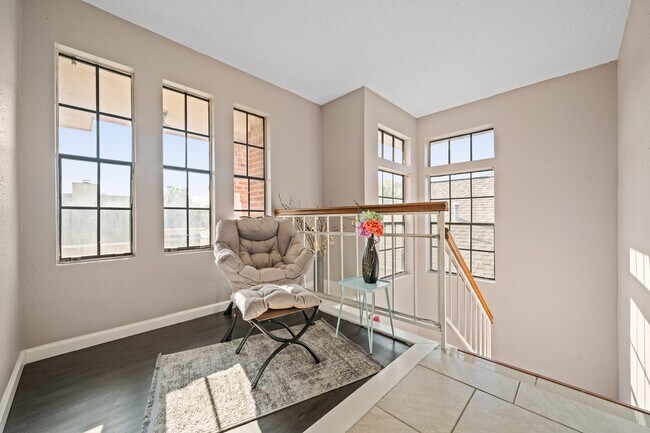 Building Photo - 8629 Kinghaven St