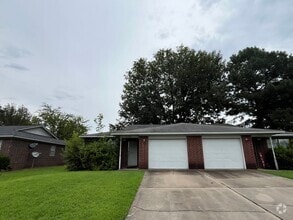Building Photo - 1300-1302 University Dr