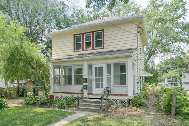 Primary Photo - 2446 E Johnson St