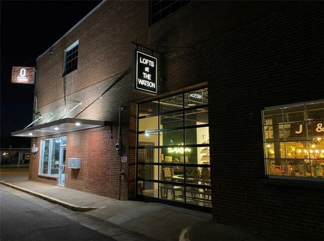 Building Photo - 111 S Main St