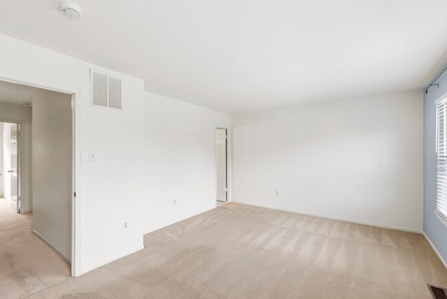 Building Photo - 2056 Griffis Ave