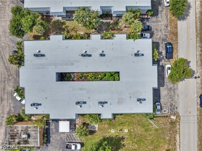 Building Photo - 1830 Maravilla Ave