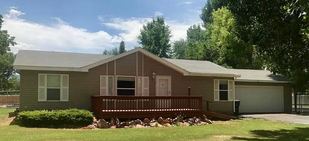 Building Photo - 213 Sheltie Ln