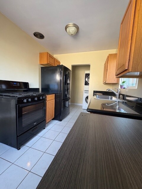 Kitchen - 2421 Carnegie Ln