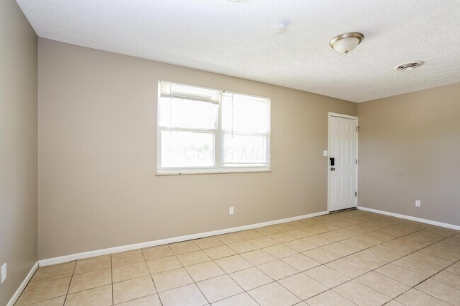 Building Photo - 1305 Coburg Rd