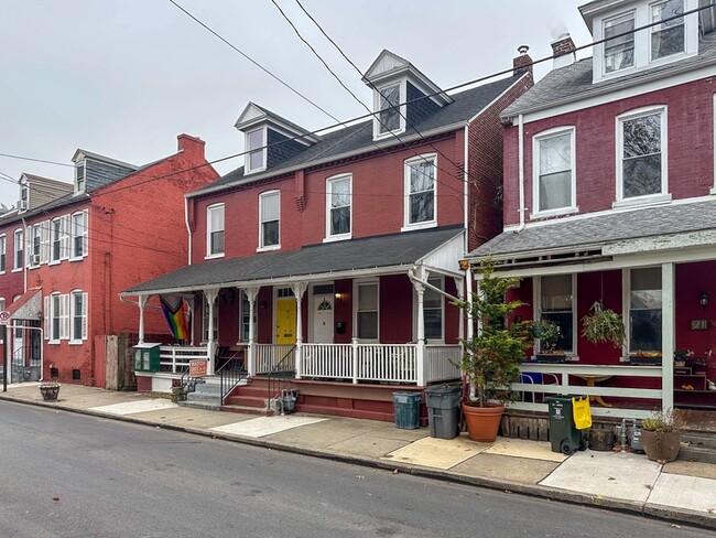 Building Photo - 19 Locust St