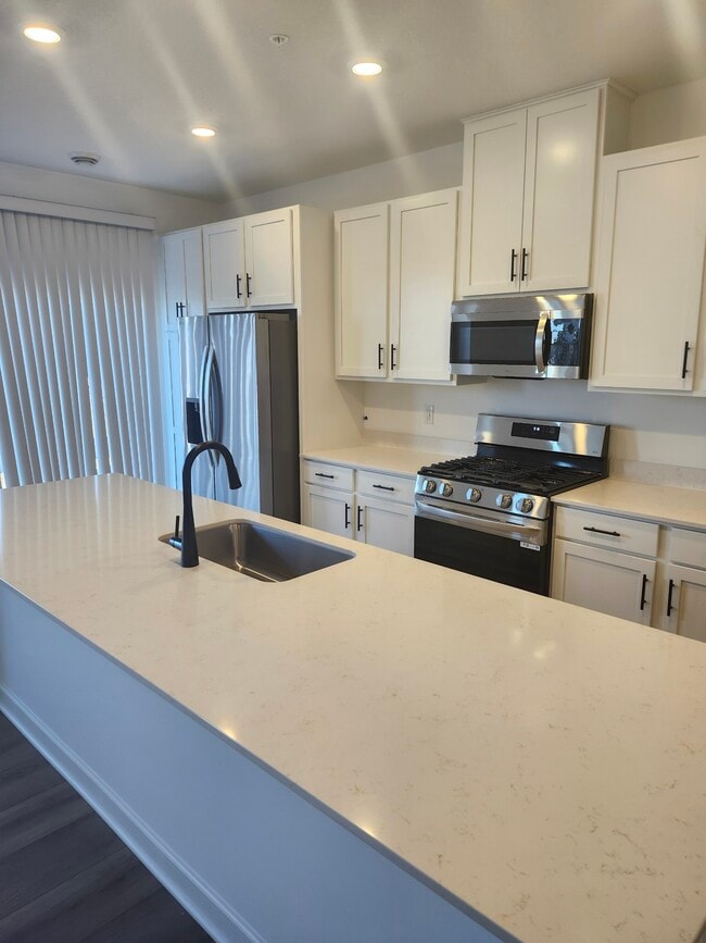 Building Photo - 10531 Harbor Ln N