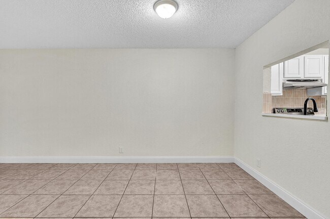 Building Photo - 2510 Riverside Dr