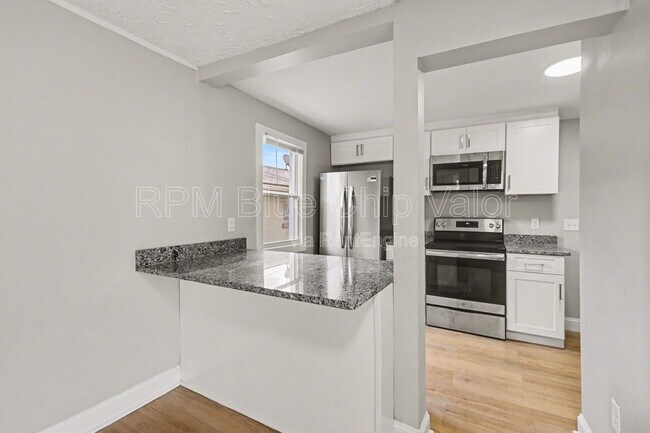 Building Photo - 1710 Lawn Ave