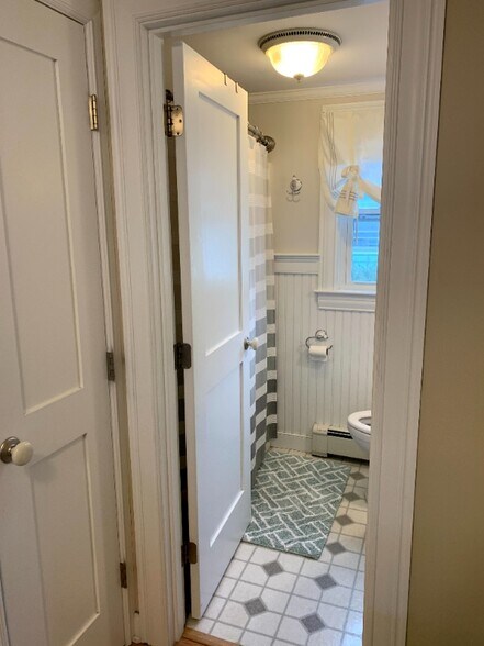 Building Photo - 8 Pine Tree Ave