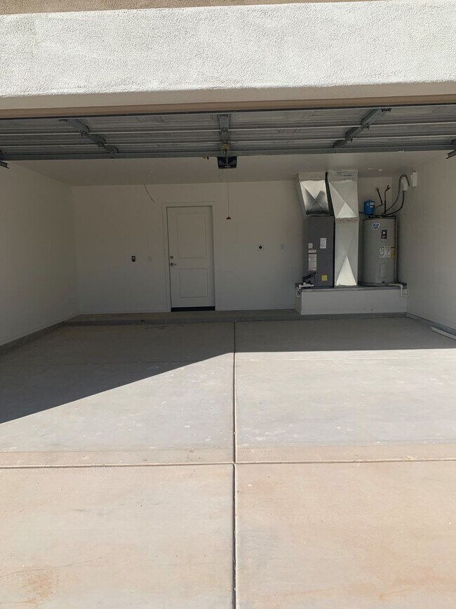 Building Photo - 2430 S Clovis Pl