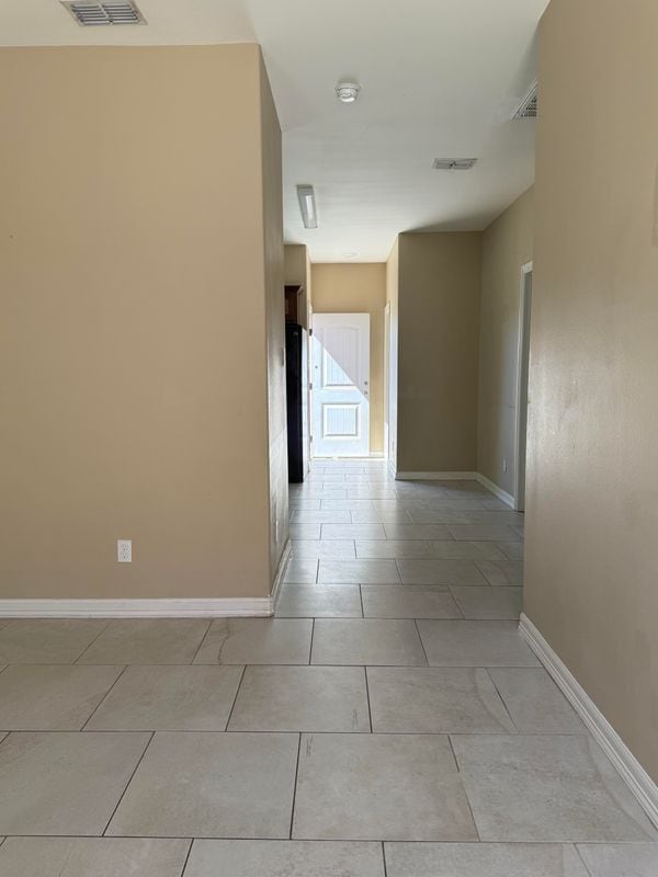 Building Photo - 2713 E Eisenhower Ave