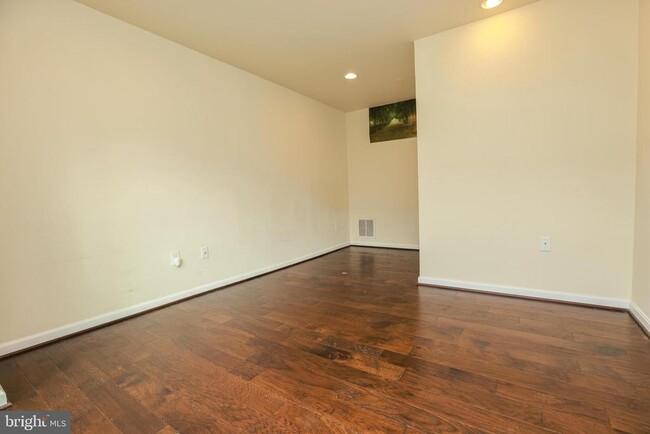 Building Photo - 7954 Blue Stream Dr