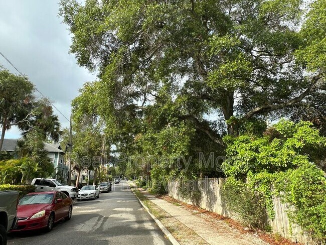 Building Photo - 1211 N Osceola Ave