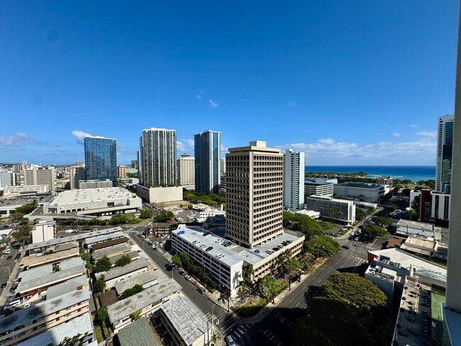 Building Photo - Moana Pacific East Tower 3/2/2 - AVAILABLE May 21, 2026