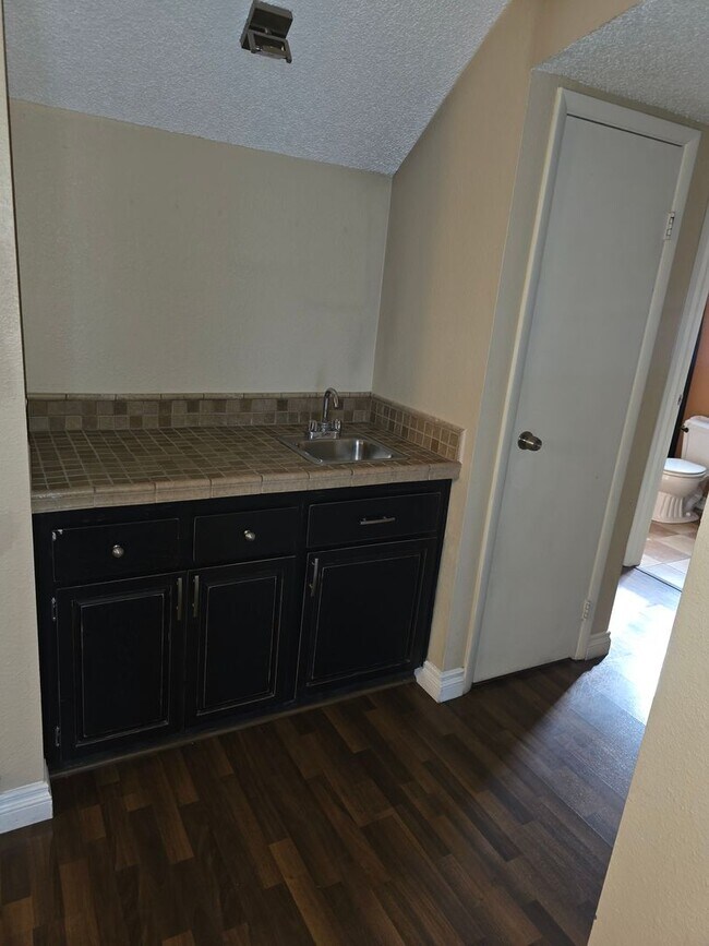 Building Photo - Beautiful 4 bed/ 3 bath POOL Home For Rent