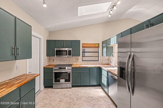 Building Photo - 3695 Brentwood Ct