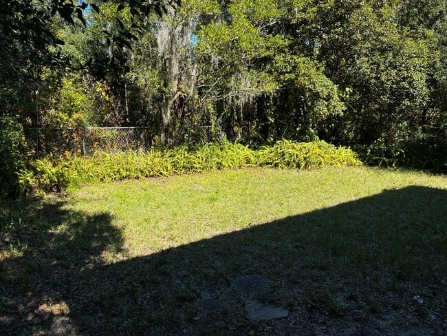 Building Photo - 565 Chestnut Dr