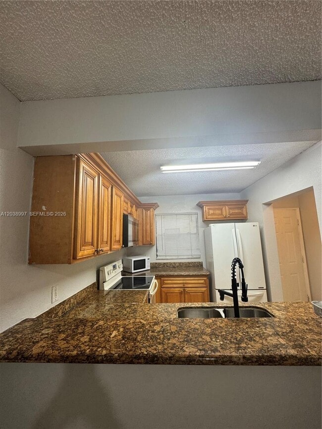 Building Photo - 1465 Lake Crystal Dr
