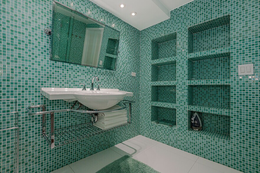 Building Photo - 2301 Collins Ave