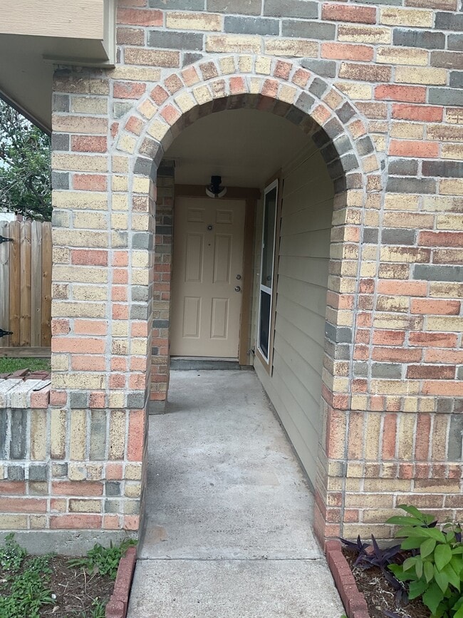 Building Photo - 15642 Scenic Haven Dr
