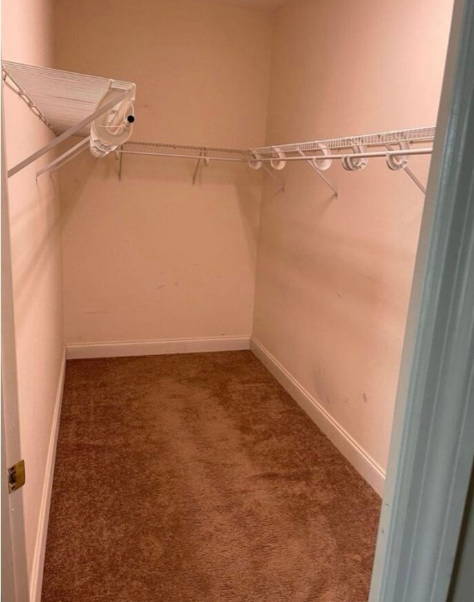 Building Photo - 895 SW Lake Charles Cir