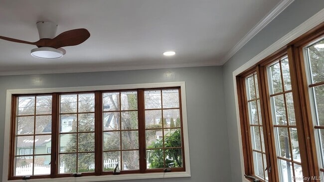 Building Photo - 8 Dee Pl