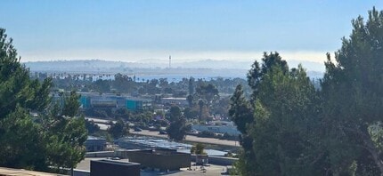 Building Photo - Charming 1-Bedroom Condo with Partial Bay Views & Summer Fireworks!